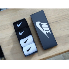Подарунковий набір зимових шкарпеток NIKE, 4 пари, чорні + білі, розмір 41-44