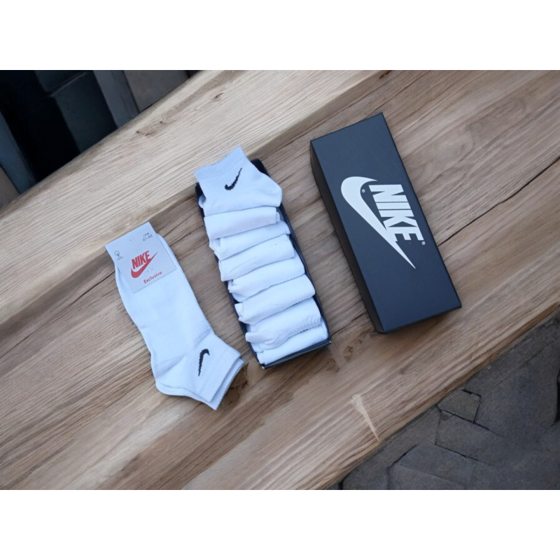 9 пар у коробці, подарунковий набір шкарпеток NIKE білі короткі 41-44р. 9 пар у коробці, подарунковий набір шкарпеток NIKE білі короткі 41-44р.