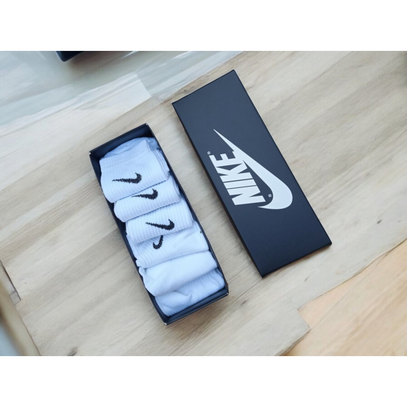 6 пар у коробці, подарунковий набір шкарпеток (3 короткі + 3 високі) NIKE білі 41-44р. 6 пар у коробці, подарунковий набір шкарпеток (3 короткі + 3 високі) NIKE білі 41-44р.